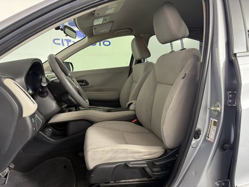 Used 2017 Honda HR-V LX image 18