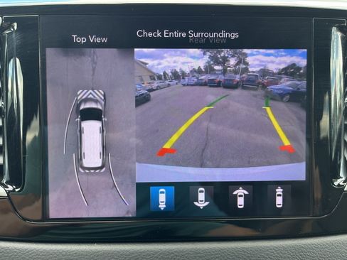 Used 2018 Chrysler Pacifica Touring-L Plus w/ Advanced Safetytec Group FWD image 20