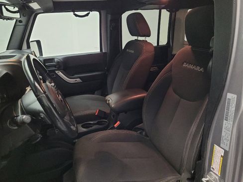 Used 2018 Jeep Wrangler Unlimited Sahara AWD/4WD image 17