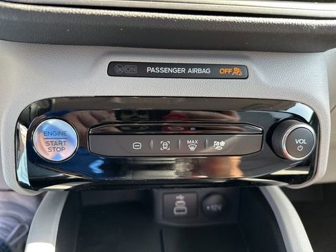 New 2025 Ford Escape SE image 27