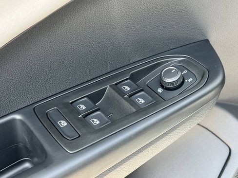 New 2025 Volkswagen Taos SE image 14