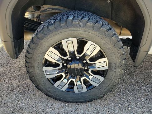 Used 2025 GMC Sierra 2500 Denali w/ Technology Package AWD/4WD image 14