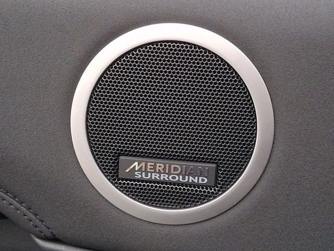 Used 2025 Land Rover Discovery S image 23