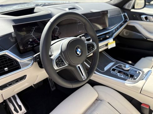 Used 2025 BMW X7 M60i image 17