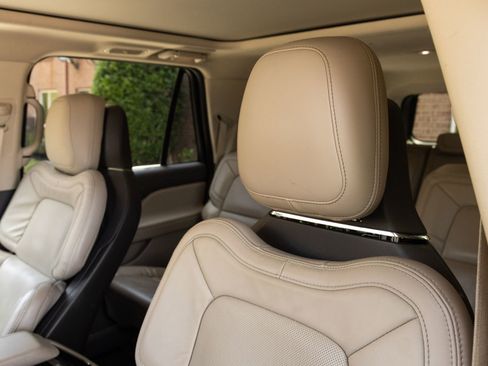 Used 2022 Lincoln Navigator L Reserve AWD/4WD image 23