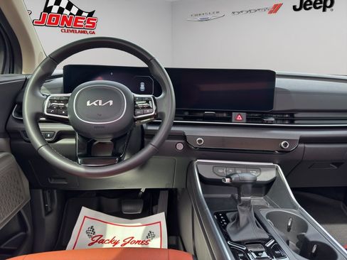 Used 2025 Kia Carnival SX FWD image 19