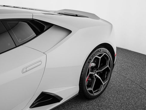 Used 2021 Lamborghini Huracan EVO RWD image 41
