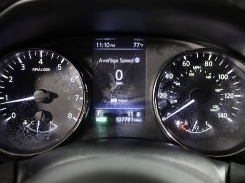 Used 2018 Nissan Rogue SV image 15