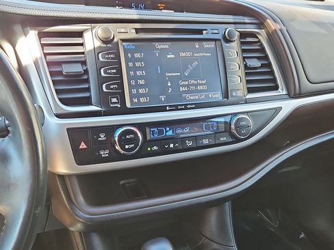 Used 2016 Toyota Highlander Limited image 27