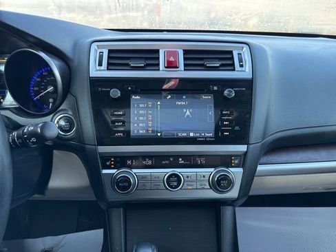 Used 2017 Subaru Outback 2.5i Limited image 7