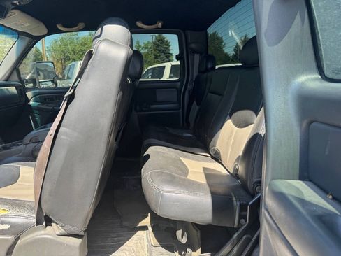 Used 2005 Chevrolet Silverado 2500 LT w/ Heavy-Duty Power Package AWD/4WD image 12