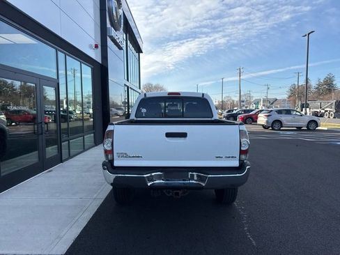 Used 2011 Toyota Tacoma 4x4 Double Cab image 4