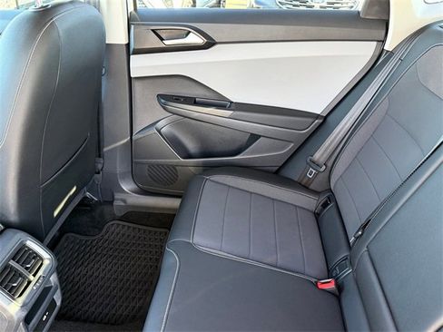 Certified 2022 Volkswagen Taos SE image 26