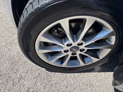 Used 2017 Ford Fusion SE w/ Fusion SE Technology Package image 6