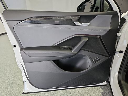 New 2026 Volkswagen Tiguan SE FWD image 16