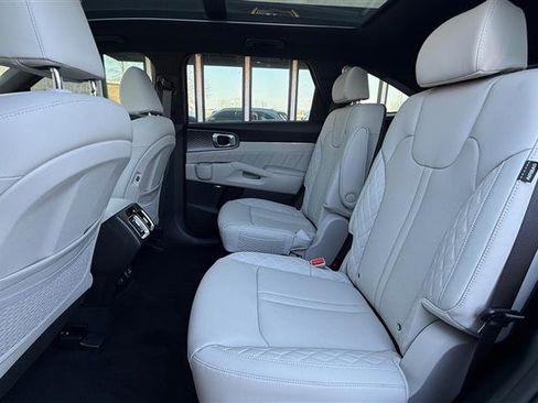 Used 2025 Kia Sorento SX Prestige image 19