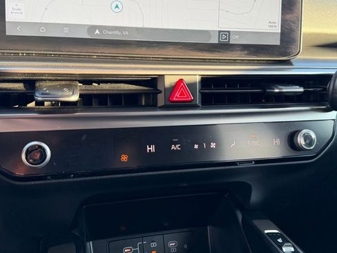 Used 2025 Kia Sorento S image 27