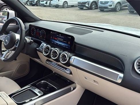 Used 2025 Mercedes-Benz GLB 250 GLB 250 image 12