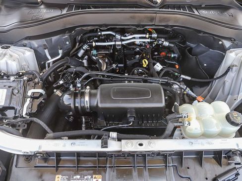 Used 2021 Ford Explorer XLT w/ Equipment Group 202A RWD image 29