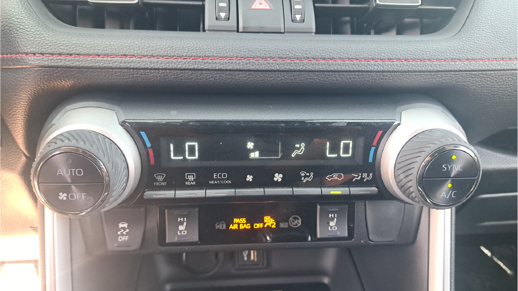 Used 2024 Toyota RAV4 XSE AWD/4WD image 21