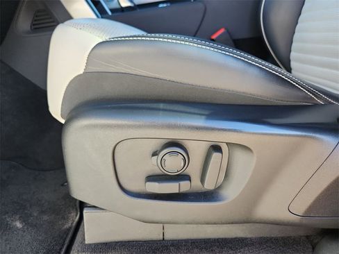 Used 2023 Land Rover Discovery S R-Dynamic image 11