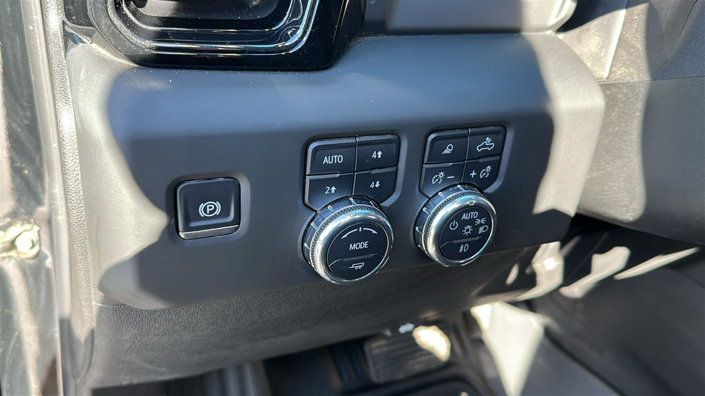 Used 2025 GMC Sierra 2500 AT4 AWD/4WD image 17