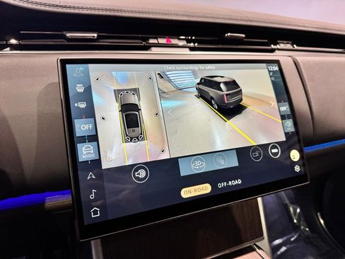 Used 2025 Land Rover Range Rover SE image 24