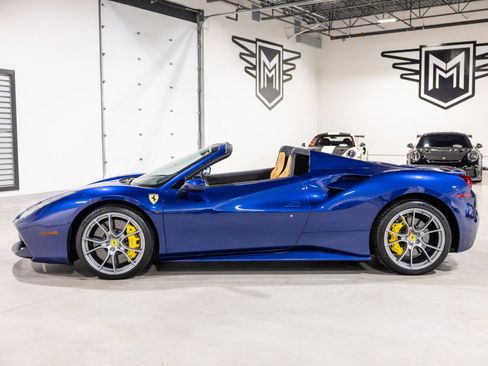 Used 2019 Ferrari 488 Spider image 13