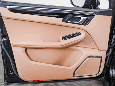 Certified 2023 Porsche Macan S AWD/4WD image 27