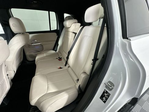 Used 2025 Mercedes-Benz GLB 250 image 22