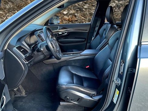 Used 2019 Volvo XC90 T6 Momentum w/ Advanced Package image 22