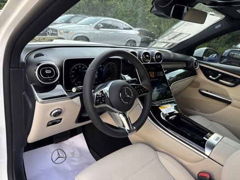 New 2025 Mercedes-Benz GLC 350e 4MATIC image 11