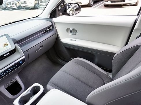 Certified 2024 Hyundai Ioniq 5 SEL RWD image 21