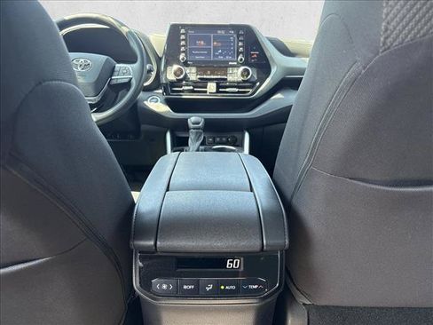 Used 2021 Toyota Highlander L FWD image 19