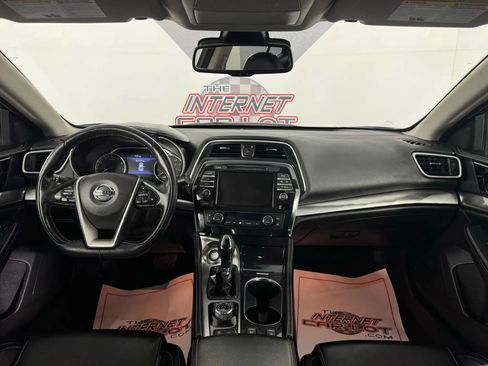 Used 2023 Nissan Maxima SV w/ Floor Mat Group FWD image 11
