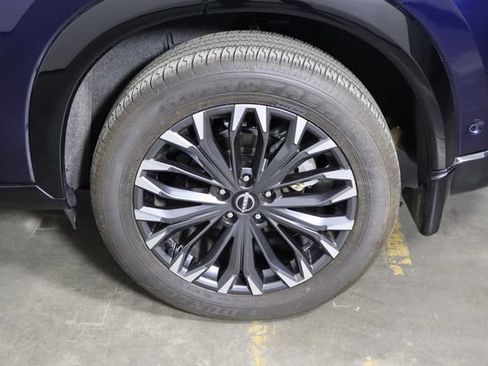 Used 2025 Nissan Rogue Platinum FWD image 39