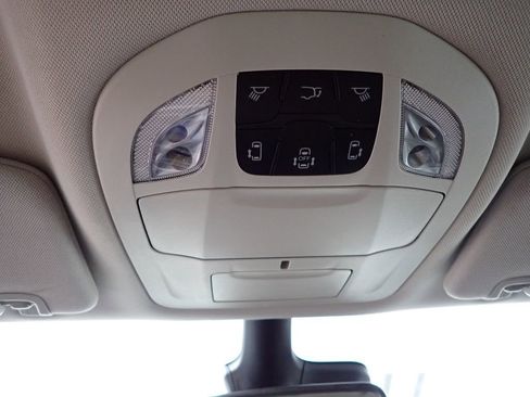 Used 2023 Chrysler Pacifica Touring-L FWD image 34
