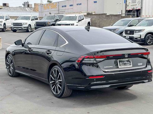 Used 2023 Honda Accord Touring image 2