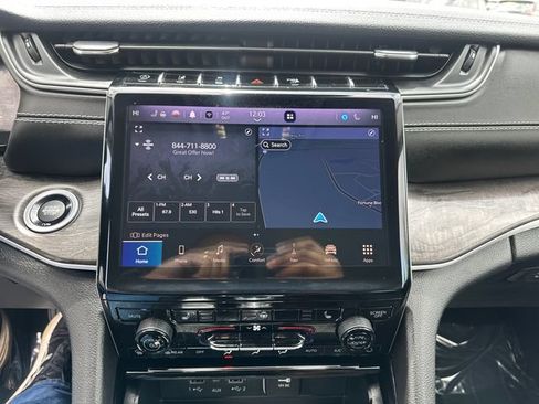 Used 2023 Jeep Grand Cherokee L Limited w/ Black Appearance Package AWD/4WD image 39