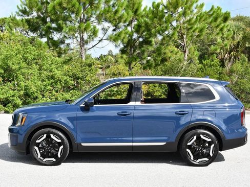 Used 2023 Kia Telluride EX FWD image 3
