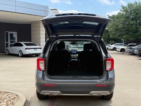 Used 2021 Ford Explorer XLT w/ Equipment Group 202A RWD image 5