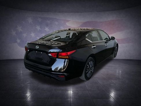 Used 2024 Nissan Altima 2.5 SV image 5