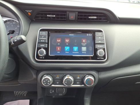 New 2025 Nissan Kicks Play S image 9