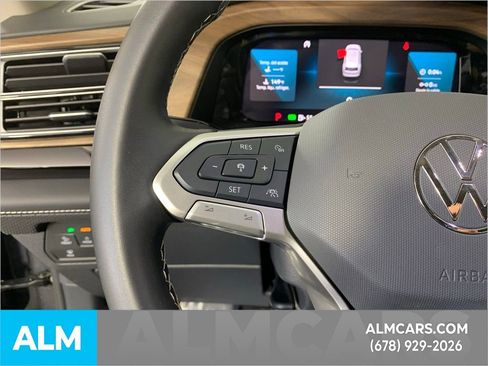 Used 2025 Volkswagen Atlas SE image 24