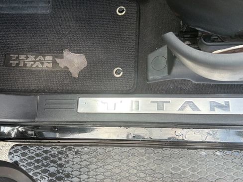 Used 2017 Nissan Titan SV AWD/4WD image 13