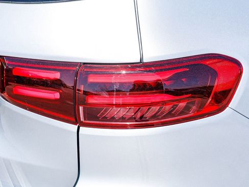 New 2026 Mercedes-Benz GLB 250 image 8