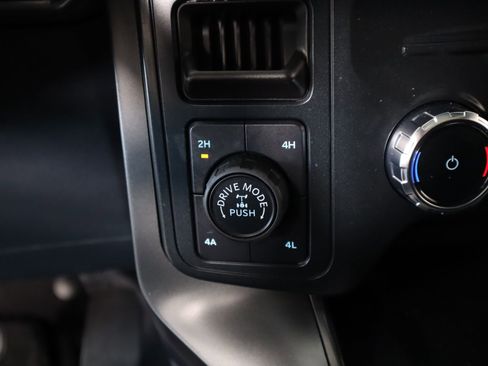 Used 2025 Ford F150 Lariat w/ Equipment Group 502A High image 9