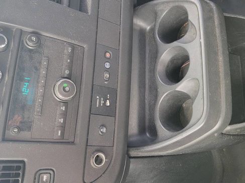 Used 2014 Chevrolet Express 2500 RWD image 17