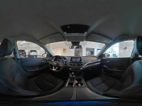 Used 2025 Nissan Altima 2.5 SV FWD image 41
