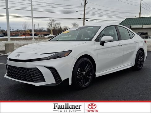 Certified 2025 Toyota Camry SE image 3